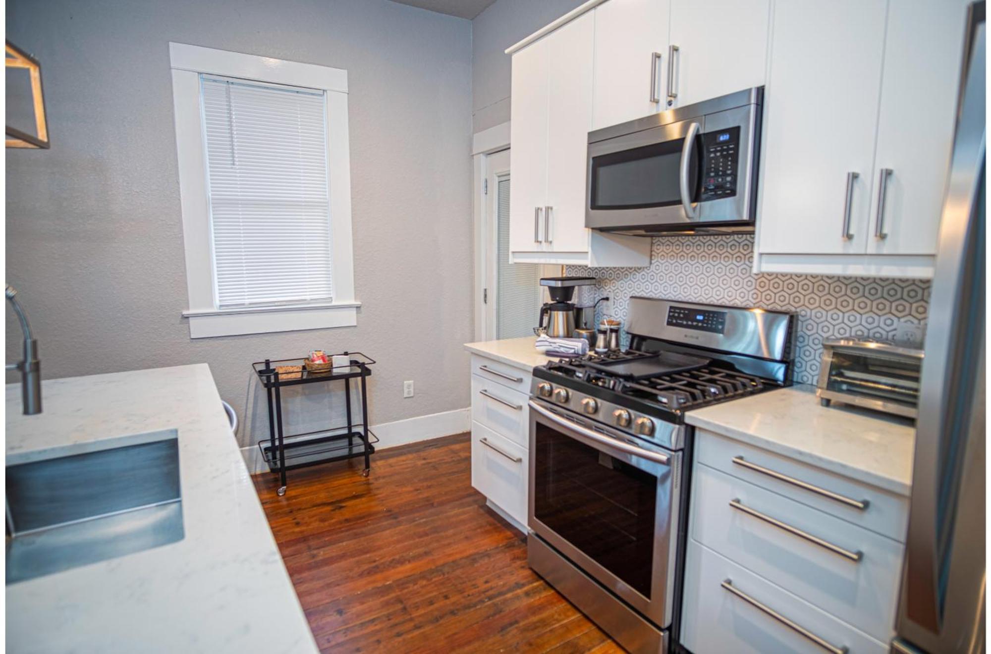 Chic Downtown Farmhouse With Garden And Bbq Grill ซานอันโตนิโอ ภายนอก รูปภาพ