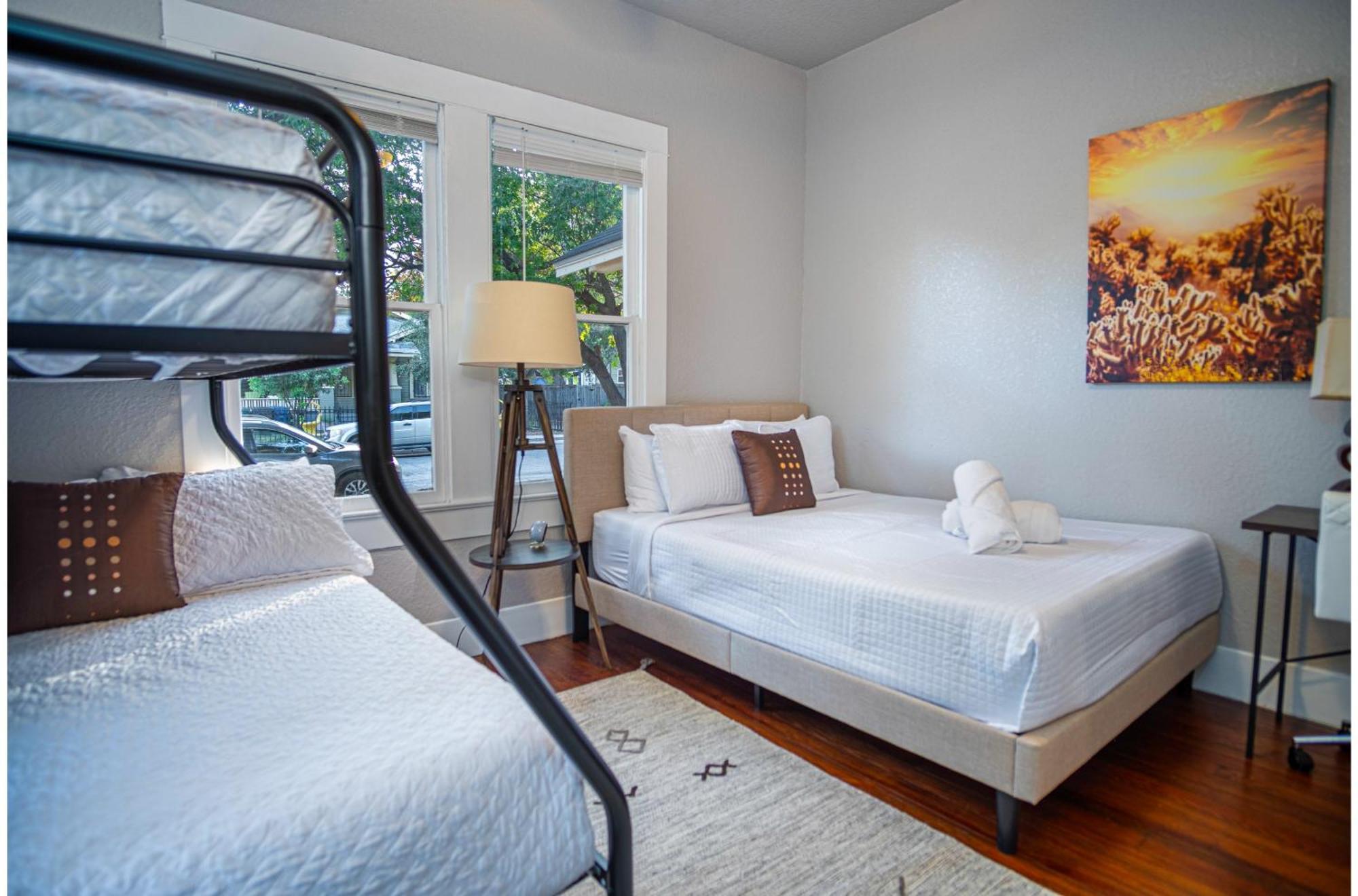 Chic Downtown Farmhouse With Garden And Bbq Grill ซานอันโตนิโอ ภายนอก รูปภาพ