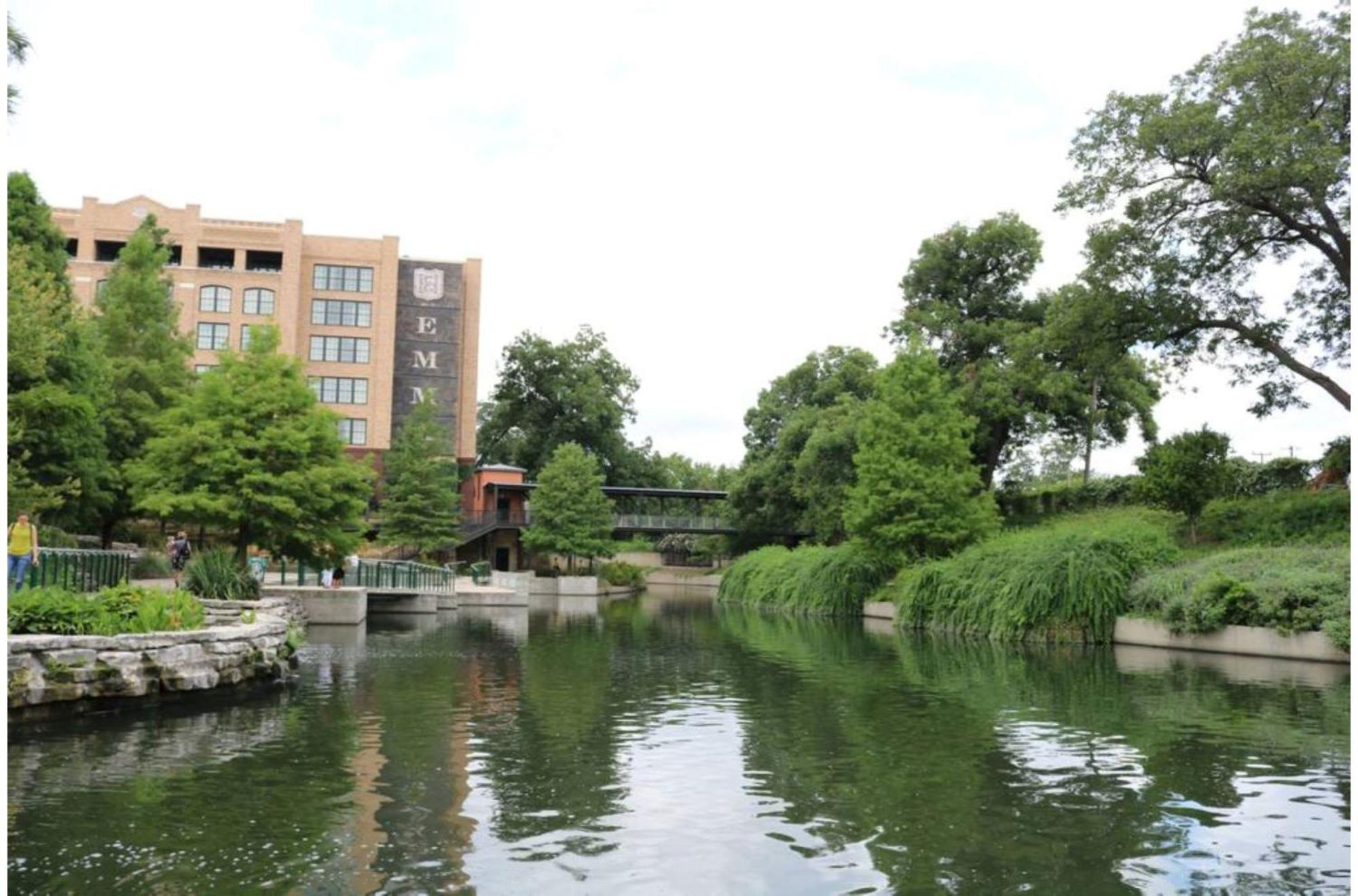 Chic Downtown Farmhouse With Garden And Bbq Grill ซานอันโตนิโอ ภายนอก รูปภาพ